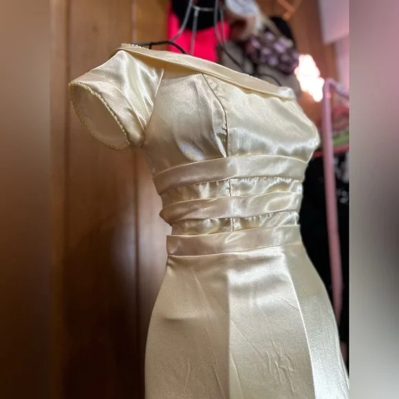 VINTAGE yellow gown, small - Picture 9 of 16